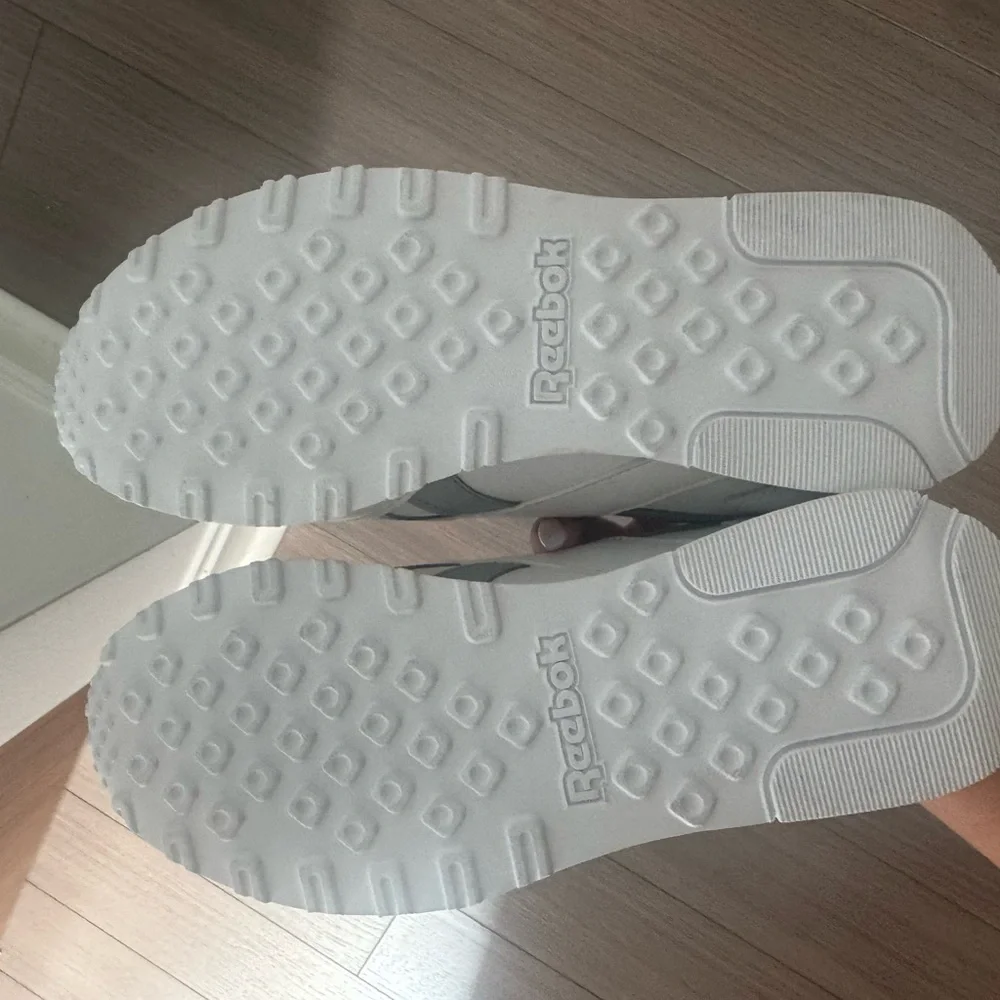 Reebok Classic White and Gray Sneakers - Picture 6 of 6